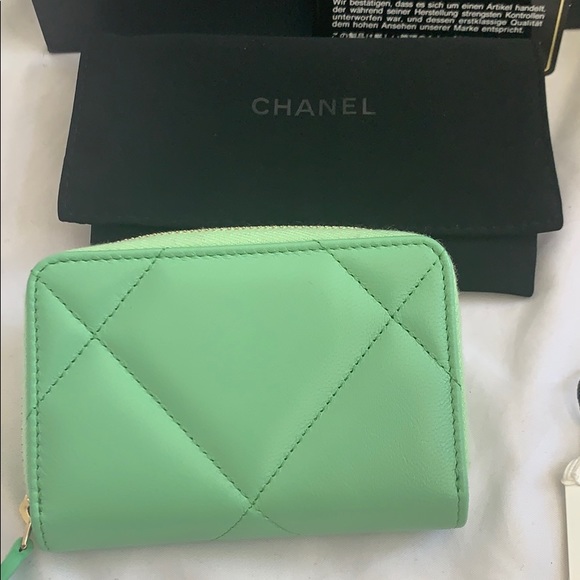 Chanel 19 Zipped Wallet - Picture 7 of 11
